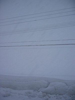 南魚沼市は激しい吹雪になっています