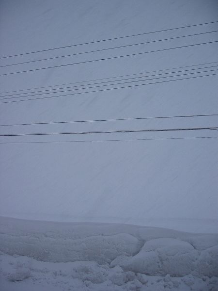 南魚沼市は激しい吹雪になっています