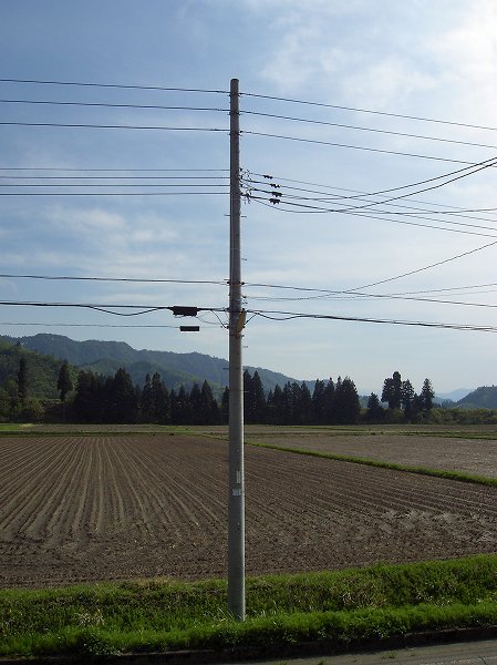 新潟県南魚沼市はいい天気で農作業日和です